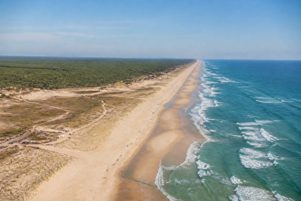 La plage nord de lacanau : un spot apprécié pour le surf, la baignade et les balades