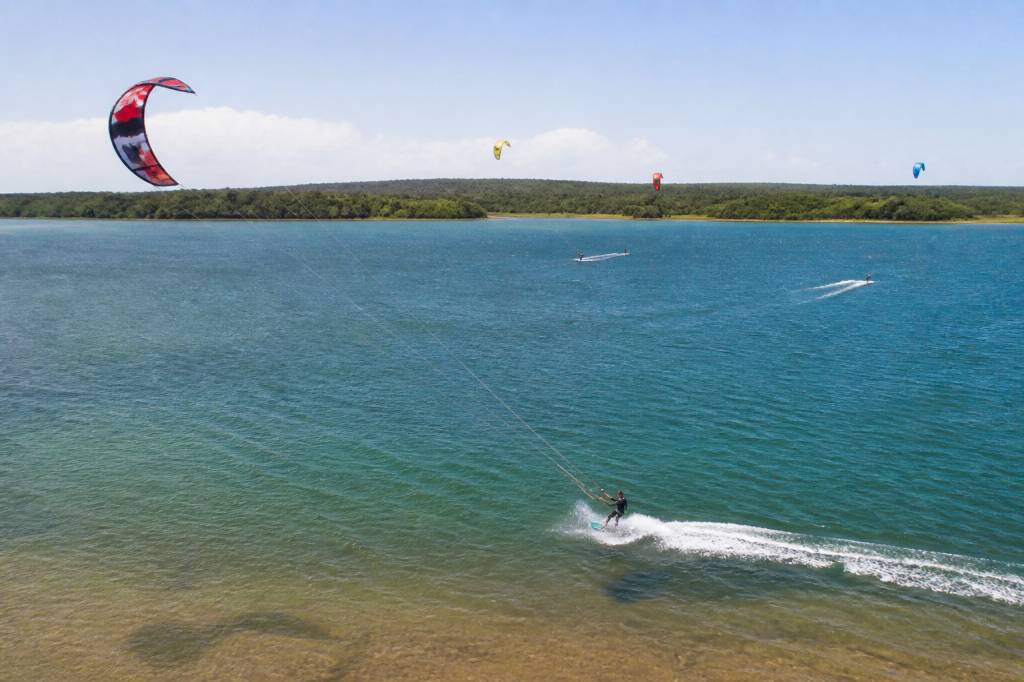 Kitesurf lacanau lac : pratiquer ce sport de glisse au cœur d’un cadre naturel unique